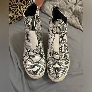 Size 40 (9) hi-top shoes only worn once